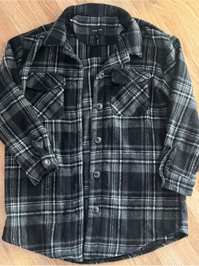 LOVE TREE flannel Black & Gray Plaid Button-Up Shacket shirt/jacket oversized
